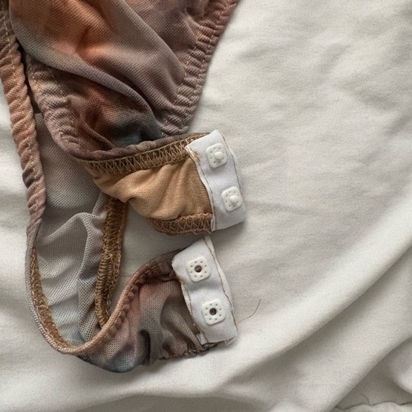 PrettyLittleThing Renaissance Ruched Off-Shoulder Bodysuit - Picture 5 of 6